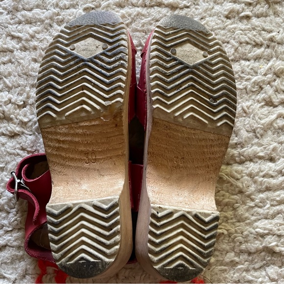Swedish Low Heel Clogs - Picture 5 of 8